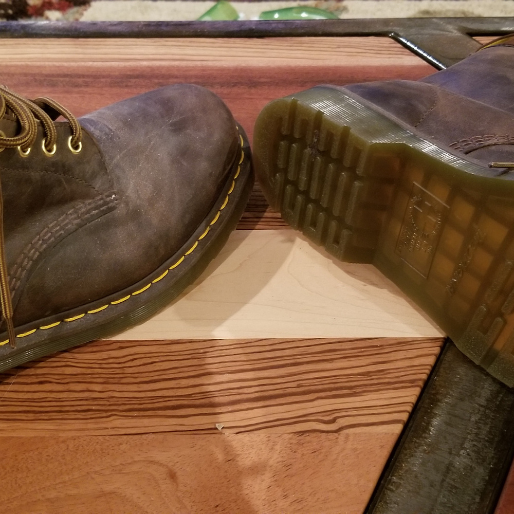 Doc Marten "The Original" 11822 Brown Leather Boot